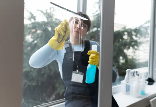 Nettoyage de vitres intérieures et extérieures à Saint-Fraimbault-de-Prières